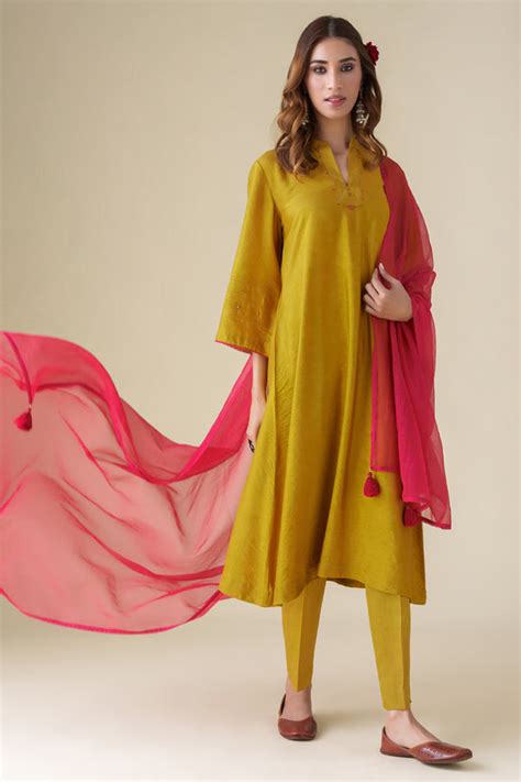 Mushio - Mustard Embroidered Shriya Kurta Set - Elahe