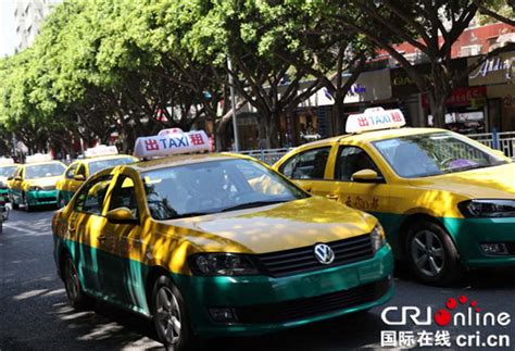 重庆巫山县城新出租车迎客成为风景线-国际在线