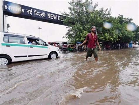 Heavy rain disrupts life in north India, waterlogging creates havoc in ...