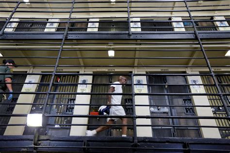 Advocates push California for single-occupancy prison cells