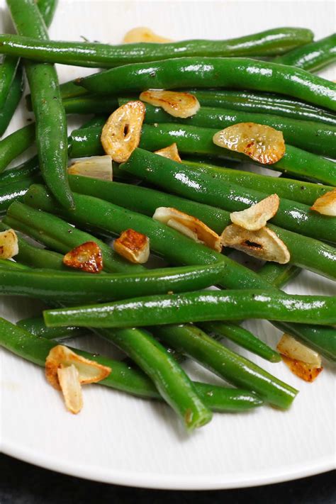 Skillet Green Beans - IzzyCooking