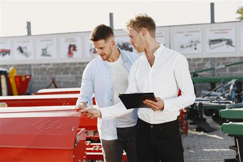 What Does OTE Mean in Sales? On-Target Earnings for SDRs