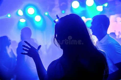 Dancing Background 的图像结果