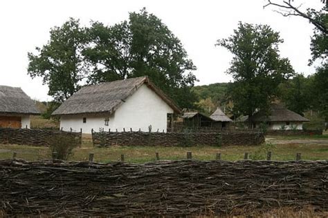 Muzee din România: Muzeul Satului - gospodărie tradițională Galați ...