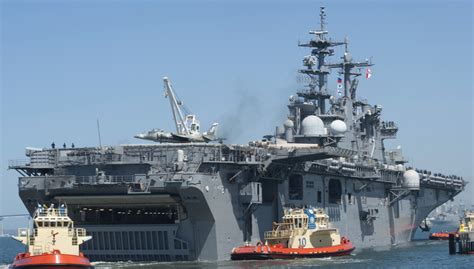 LHD-2 USS Essex Wasp class Amphibious Assault Ship page2