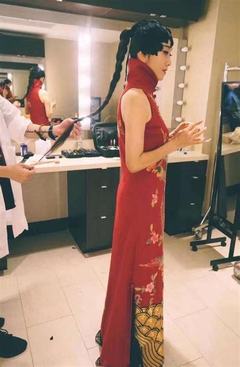 59岁杨丽萍为舞蹈放弃生育, 如今一件旗袍穿出18岁少女感! - 倾城网