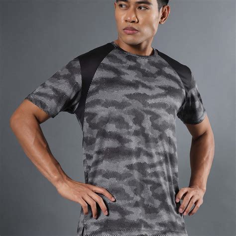 Men's Black Landscape Camo Run T-shirt – Curefit Healthcare Pvt Ltd