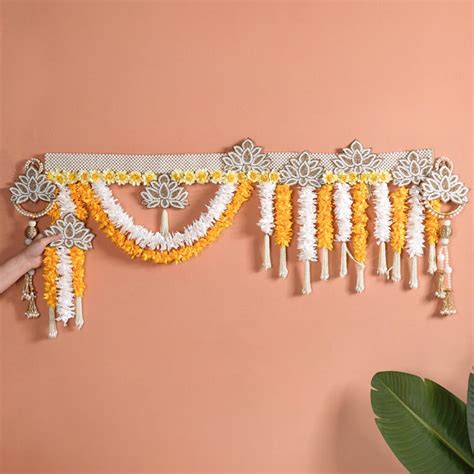 Lotus Toran - Lotus Bandarwal In Yellow & White Flowers | Nestasia