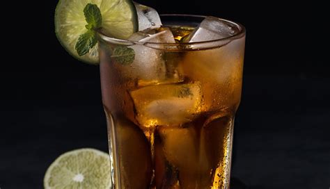 6 Different Ways To Use Onion Juice For Hair Care - lifeberrys.com