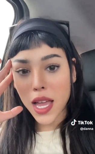 Danna Paola vivió la pelea callejera más épica; con un perrito y un ...