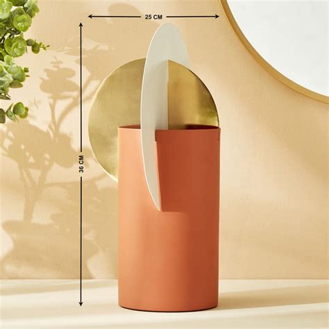 Buy Splendid Townsquare Xan Metal Vase from Home Centre at just INR 1899.0