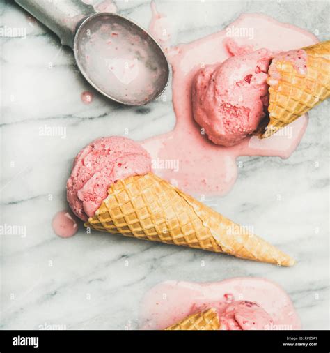 Healthy low calorie summer dessert. Homemade strawberry yogurt ice ...