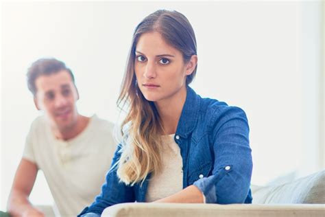 15 Warning Signs Of A Bad Girlfriend - Loverz Theatre