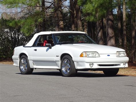 1992 Mustang White