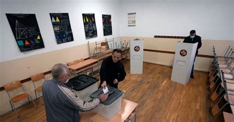 Veriu ende pa qendra të votimit