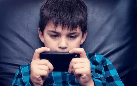 孩子"沉迷手机"一刻不停，父母怎么才能帮助孩子戒掉“手机瘾”！_家长_时间_规划