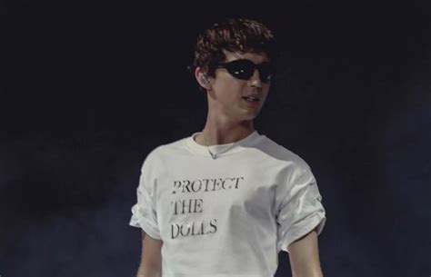 La histroria y significado de la playera "Protect the Dolls" usada por ...