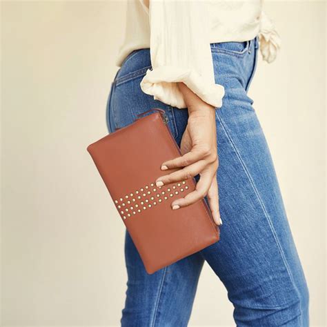 Effortless Elegance: Tan Soft Leather Sling Bag for Stylish Convenienc ...