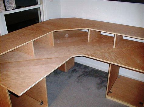 Simple DIY Computer Table 的图像结果