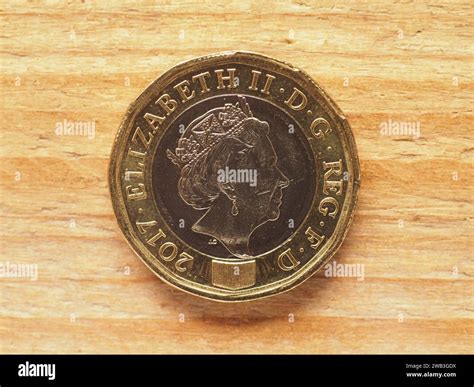 LONDON, UK - CIRCA 2022: One Pound Coin Obverse Side Showing A Portrait Of The Queen Elizabeth ...