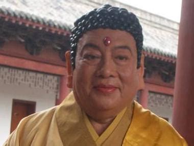 朱广龙扮演《西游记》佛祖，他是一个有名的艺术扮演者 - 每日头条