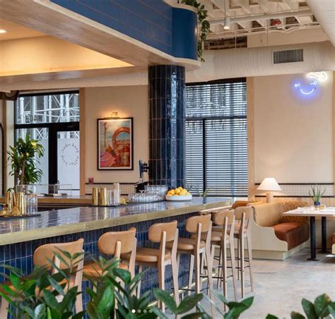 Two Hands | Downtown Nashville