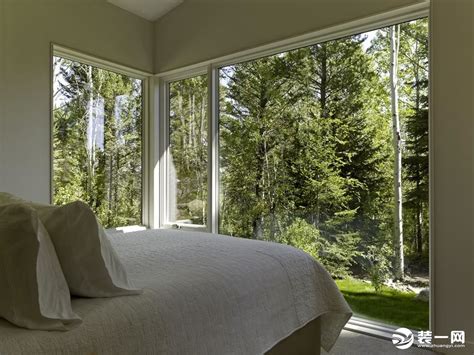 美式风格卧室落地窗装修设计 – 设计本装修效果图