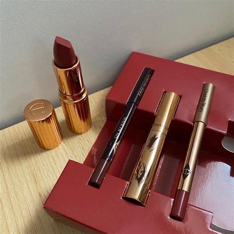 Brand new genuine Charlotte Tilbury set in B14 Birmingham für £ 36,00 ...