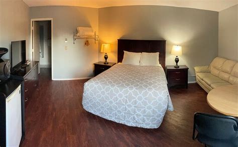 RIVERSIDE INN DALLAS - Motel Reviews, Photos, Rate Comparison - Tripadvisor