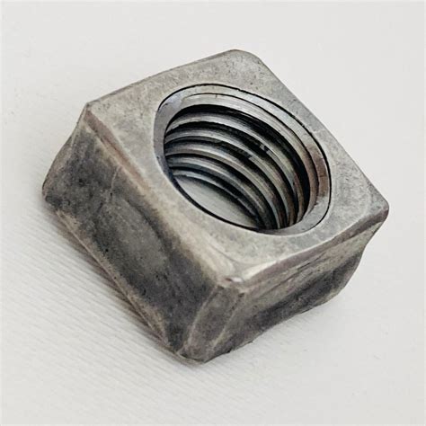 四角溶接ナット 14×8×M10 P=1.25/P=1.5パイロット付 350個入り | Miwa Kohan