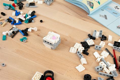 LEGO Mini Robot 的图像结果