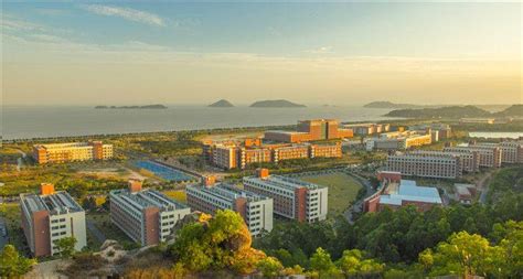 面朝大海！颜值超高的13所海边大学，广东就有6所上榜|珠海_新浪新闻