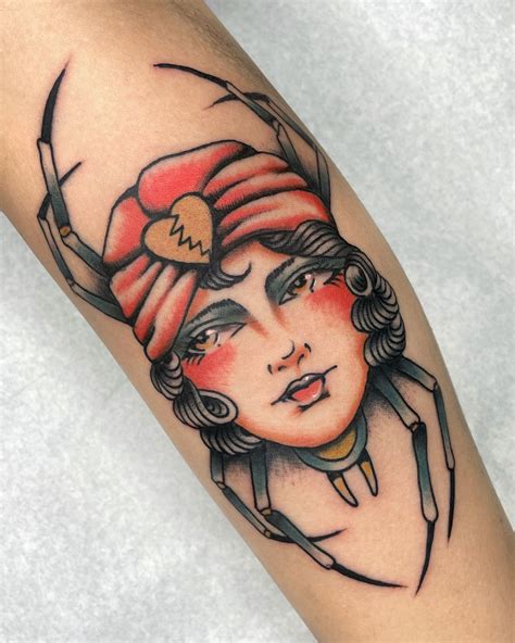 Mao ॐ on Instagram: "Muchos rostros tatuados y muchos mas por hacer ★ # ...