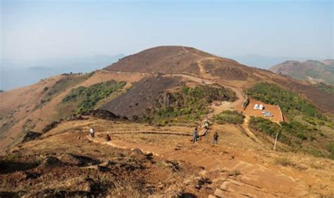 Highest Peak of Karnataka – Mullayanagiri Offers The Most Surreal Trek ...