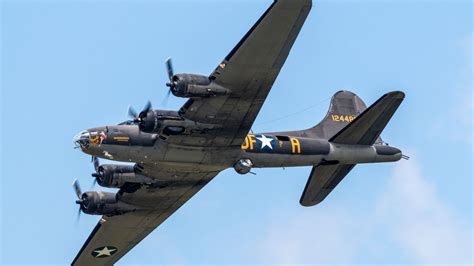 5 Things That Made The B-17 Bomber An Incredible Aircraft