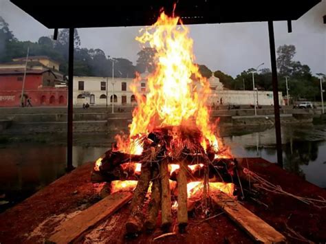 Quick-Thinking Police Officer Stops A Funeral, Saves 'Dead' Man Who Was ...