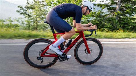 Pro Tips for Road Cycling: Techniques, Skills, and Pedaling | CANYON IN