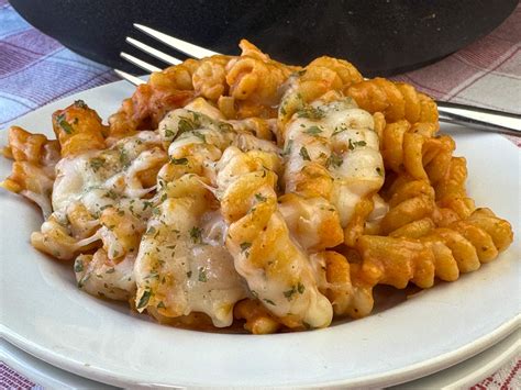 Spaghetti With Alfredo And Marinara Sauce at David Masterson blog