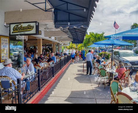 Outdoor dining on St Armands Circle on St Armands Key in Sarasota ...