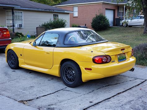 Treasure coast miata hardtop installed. Still need a little bit of adjustment : r/Miata