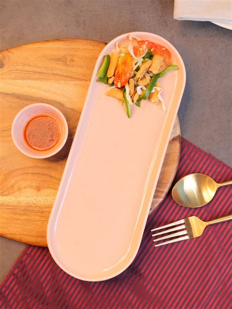 VarEesha Neerja Pastel Pink Long Oval Platter with Dip Bowl