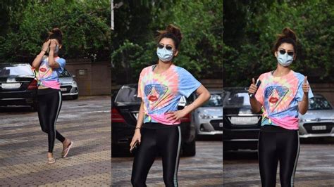 Urvashi Rautela hides face from paps, rocks her chic street style - In ...