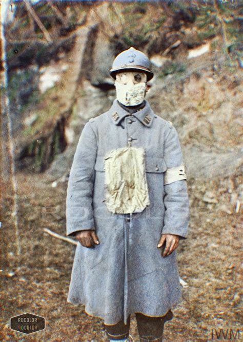 French Soldier in Early Gas Mask, 1915 : r/wwi