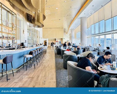 The Plaza Premium Lounge in Terminal C at Orlando International Airport ...
