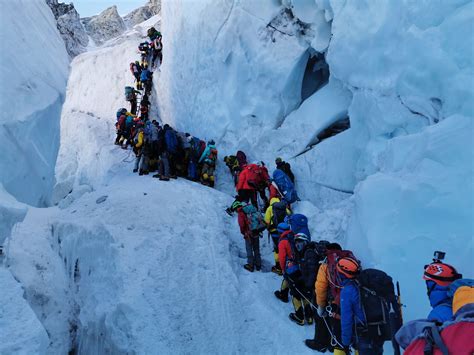 被珠峰“堵”死的人：54岁登山人爬过世界六大高峰，珠峰本是最后一站_Donald