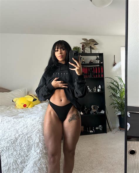 Thick thighs crush guys : r/GymGirlsNSFW