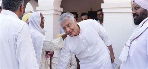 In Parting Speech, Sunil Jakhar Tears into Gandhis' Coterie - The Wire
