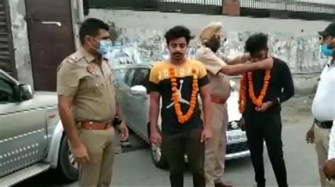 People in Ludhiana violate lockdown, police teach them lesson