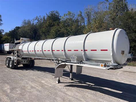 1981 Fruehauf 5000 gallon Non Code / Salt Brine / Waste Water ...