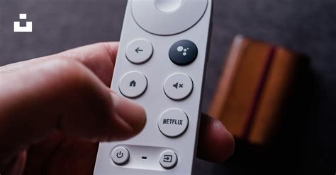 Image result for Telecommande Dans Main